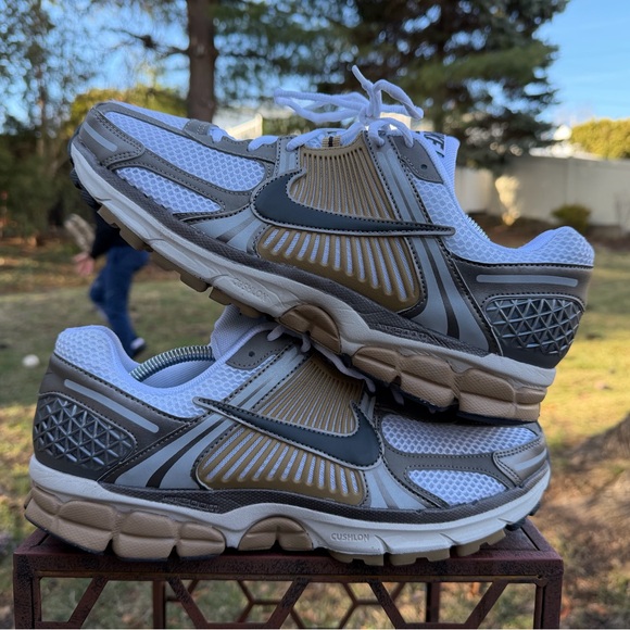 Nike Vomero 5 Metallic Pewter FJ4151-006 - Picture 2 of 9